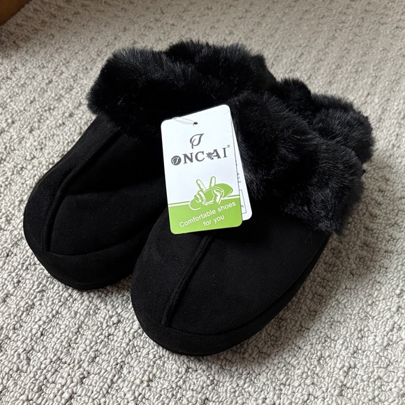 NWT NCAI Black Furry Clog Slippers - Size 7 - Picture 1 of 6